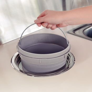 Lixeira de Embutir Tramontina Clean Round em Aço Inox com Balde Plástico 8 L 94518000