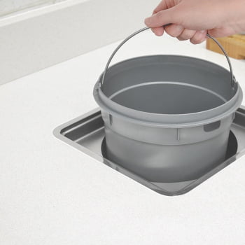 Lixeira de Embutir Tramontina Clean Square em Aço Inox com Balde Plástico 5 Litros 94518205