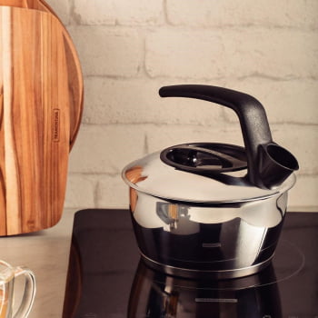 Chaleira Tramontina em Aço Inox com Fundo Triplo Cabo Preto 1,5 Litros 61485160