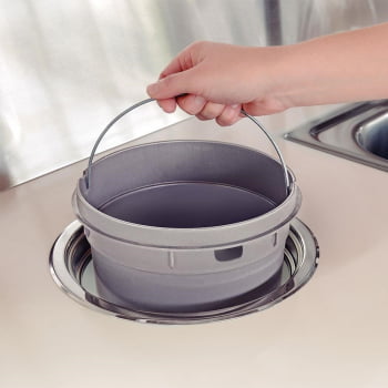 kit Lixeira de Embutir Tramontina em Aço Inox com Balde Plástico 5 L e Dosador de Sabão 500 ml 