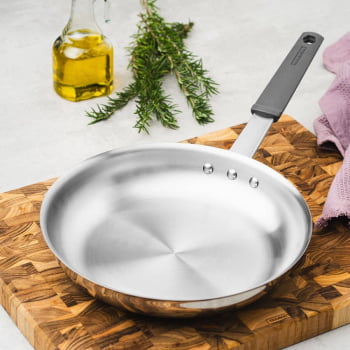 Frigideira Tramontina Professional Em Inox Fundo Triplo e Cabo Com Luva De Silicone 26 cm 62333260