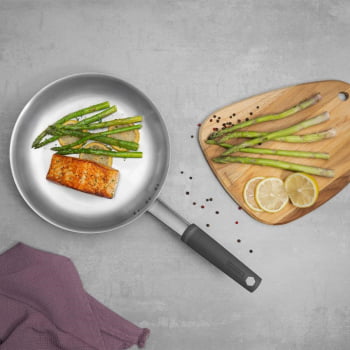 Frigideira Tramontina Professional Em Inox Fundo Triplo e Cabo Com Luva De Silicone 26 cm 62333260