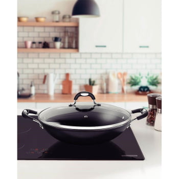 Wok Tramontina Mônaco Induction 32cm 4,5L Alumínio Rev. em Antiad. Preto c/ Tampa de Vidro 28708032