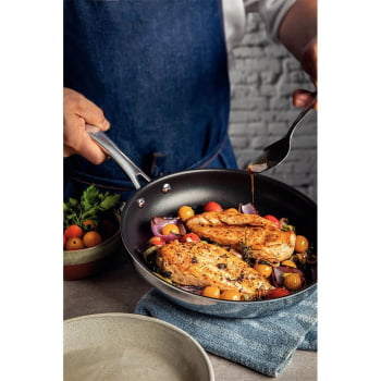 Frigideira Tramontina Grano 26cm 2,2L Aço Inox Corpo Triplo Revest. Int em Antia com Cabo 62155267