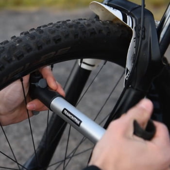 Bomba de Ar Portátil Tramontina Encher Pneu para Bicicleta 90 Psi 43132002