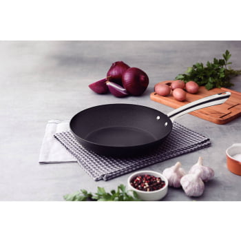 Frigideira Tramontina Trento 26cm 2,1L Ferro Esmaltado Interno em Ant Starflon Excellent 20836026