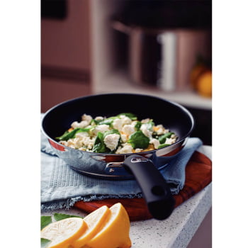 Frigideira Tramontina Solar Rasa Aço Inox F. Triplo Rev. Int. Ant. Cabo Silicone 20cm 1,3L 62135207