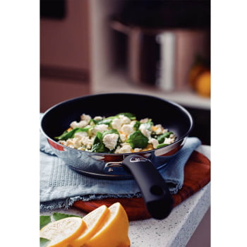Frigideira Tramontina Solar Rasa Aço Inox Fundo Triplo Revest. Int Anti. Cabo de Silicone 24cm 2,1L 