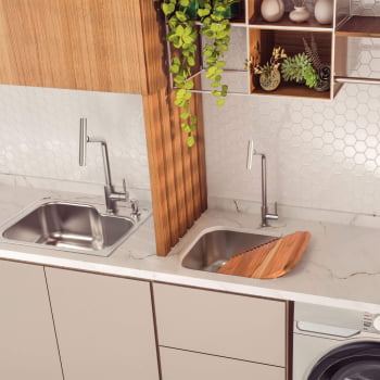 Misturador Monocomando Tramontina Versa em Aço Inox com Bica Articulada 94520027