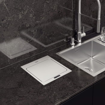 Lixeira de Embutir com Sensor Tramontina Next em Aço Inox com Balde Plástico 5L 94518305