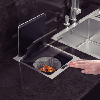 Lixeira de Embutir com Sensor Tramontina Next em Aço Inox com Balde Plástico 5L 94518305