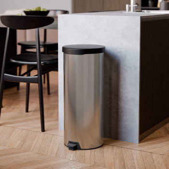 Lixeira Inox com Pedal New Tramontina com Acabamento Polido 30 L 94538730