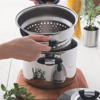 Jogo Cozi-Pasta Tramontina Solar Baquelite Em Aço Inox Fundo Triplo Com Alças Baquelite 2 Peças 20cm