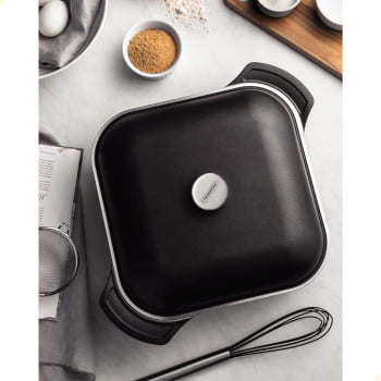 Caçarola Quadrada Tramontina Lyon Em Alumínio Revestimento Starflon Preto Com Tampa 28 cm 5,5L