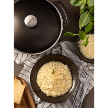 Caçarola Tramontina Lyon Em Alumínio Revestimento Starflon Preto com Tampa 24 cm 3,7L 20960024