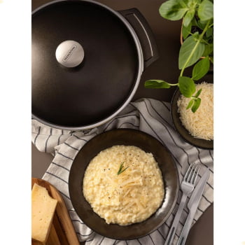 Caçarola Tramontina Lyon Em Alumínio Revestimento Starflon Preto Com Tampa 26 cm 4,6L 20960026