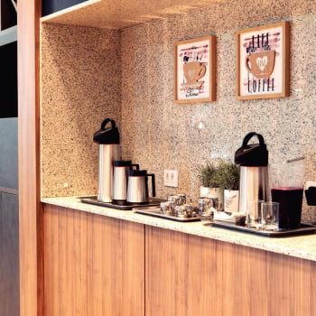 Garrafa Térmica Tramontina Exata em Aço Inox com Ampola de Vidro 1,8 L 61641180