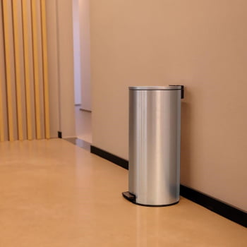 Lixeira Inox Tramontina Com pedal Loop 30L Fechamento Softclose 94547/030