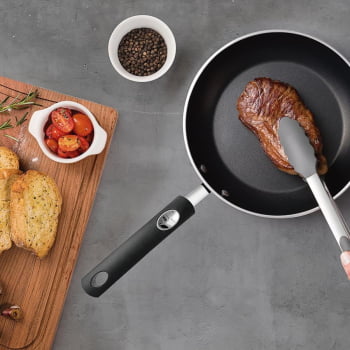 Pegador Multiuso Tramontina Moldê Em Silicone Cinza E Aço Inox 29cm 25817160